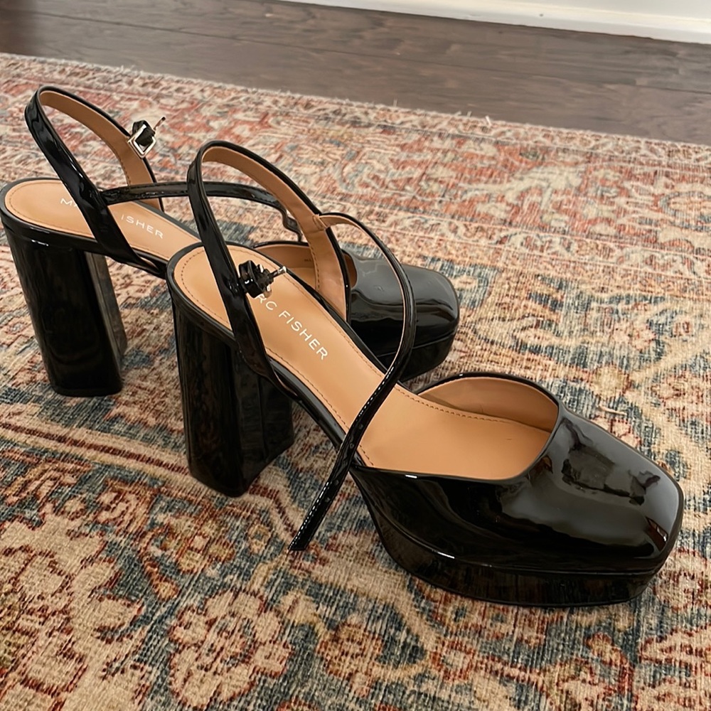 Marc Fisher size 6 patent leather platform